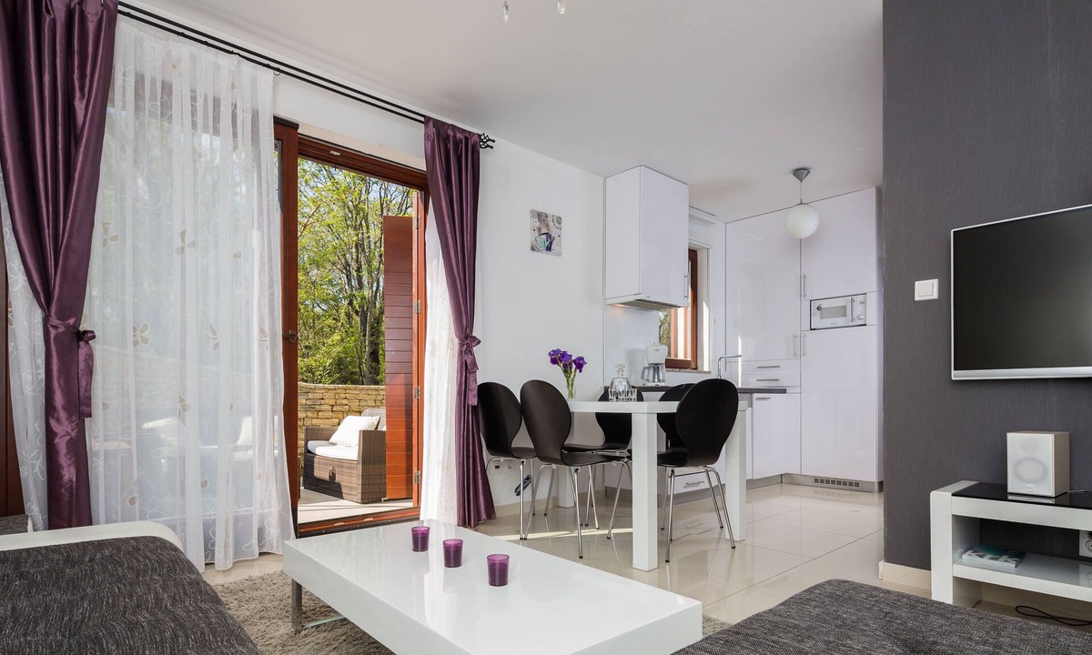 Cizici House | 4 star romantic villa, just a minute walk to the beach, heated pool.