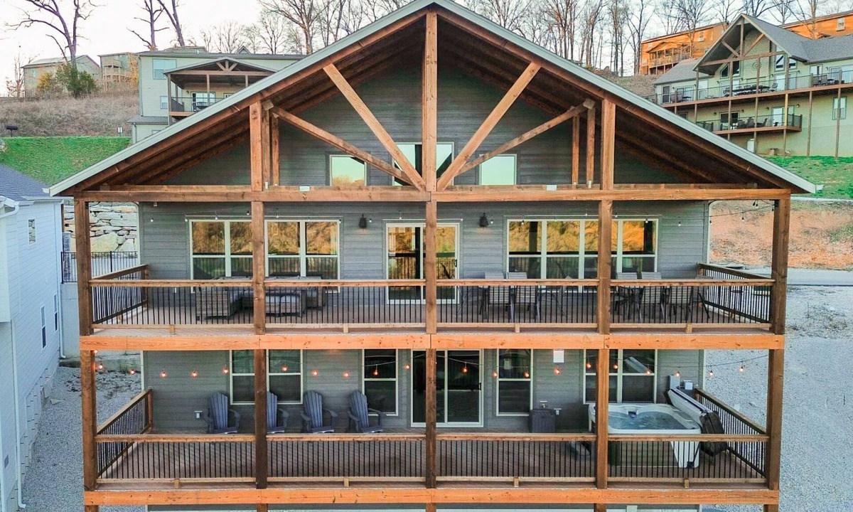 Indian Point House | 4-Suite Lodge Private Hot Tub & Game Room Near SDC