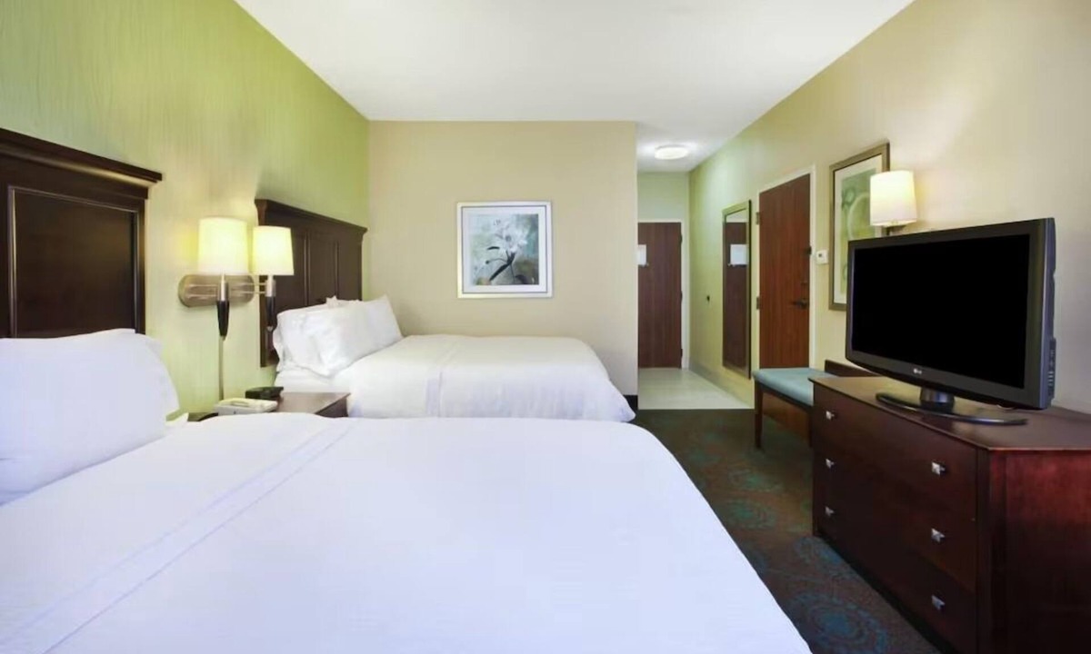 South Bend Hotel | 4 Suites ideal for Group Trips! Enjoy Free Hot Breakfast