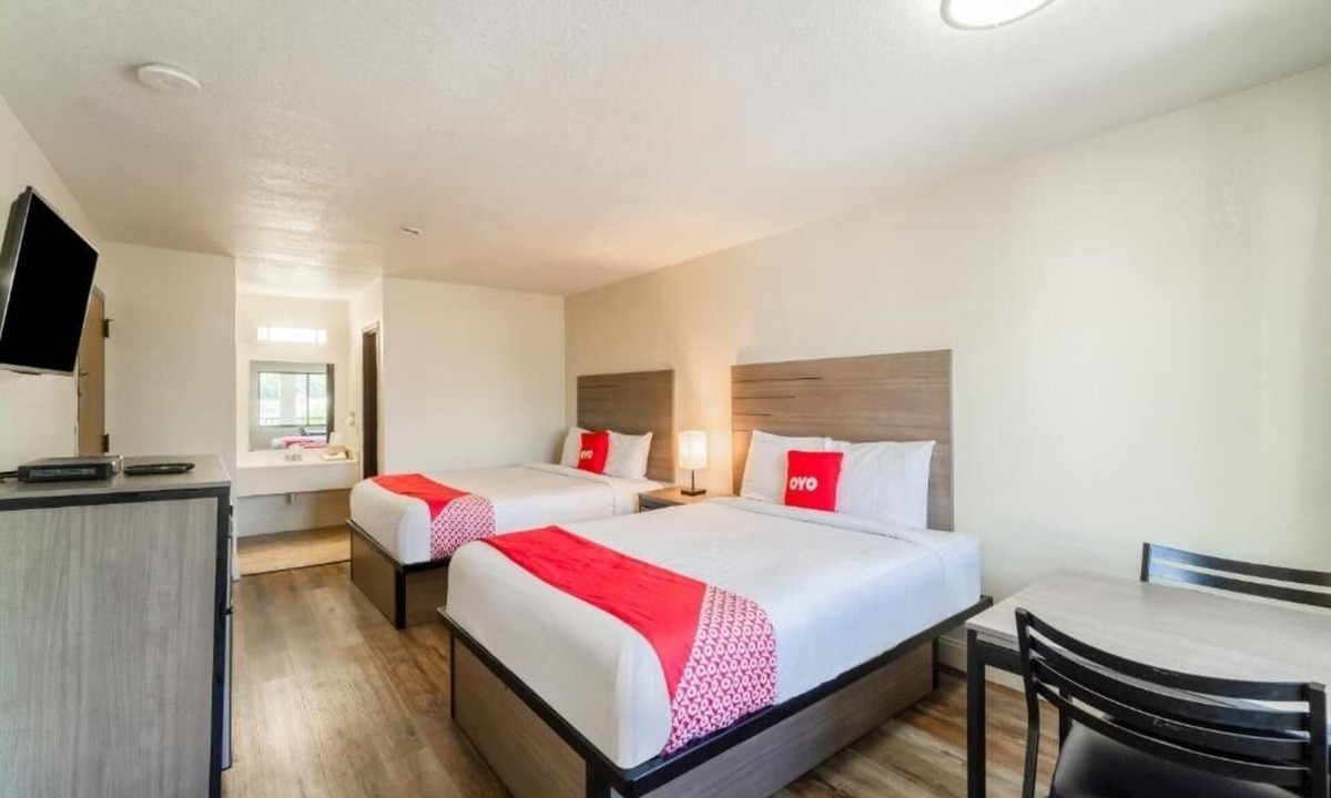 FM 1960 Hotel | 4 Tranquil Rooms w/2 Queen Beds Room Near Funeral History Museum Exploration