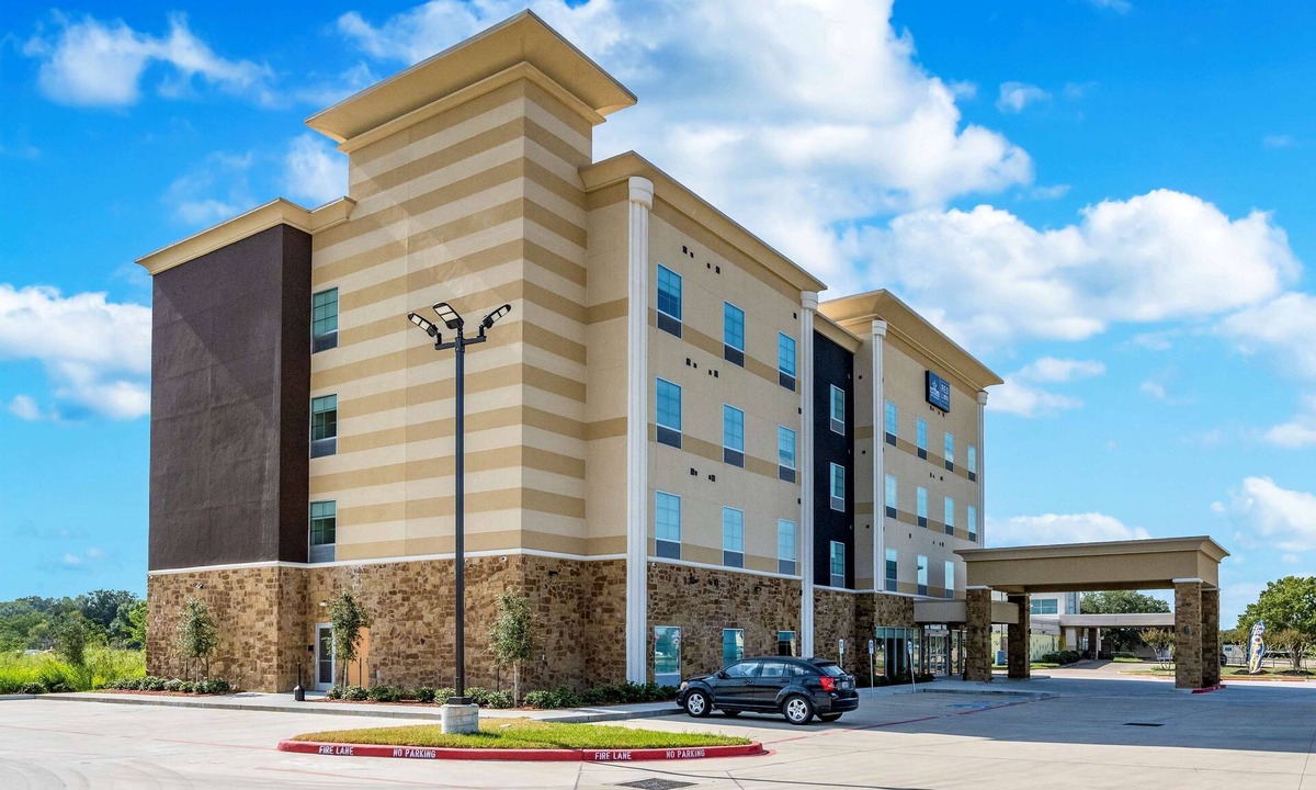 Katy Apartment | 4 Units Close to Pin Oak Village Park, Kitchenette, FREE Breakfast & Parking!