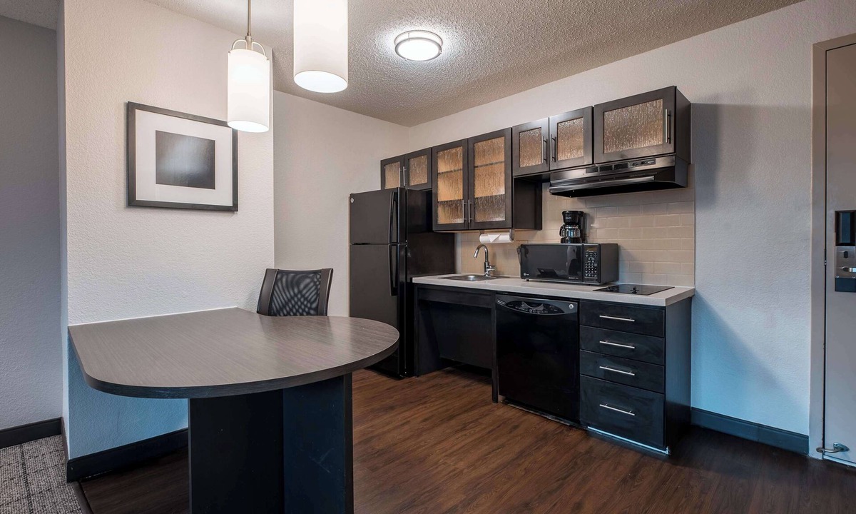 Fossil Creek Hotel | 4 Units | Outdoor BBQ Grill | Free Parking | Near Garden