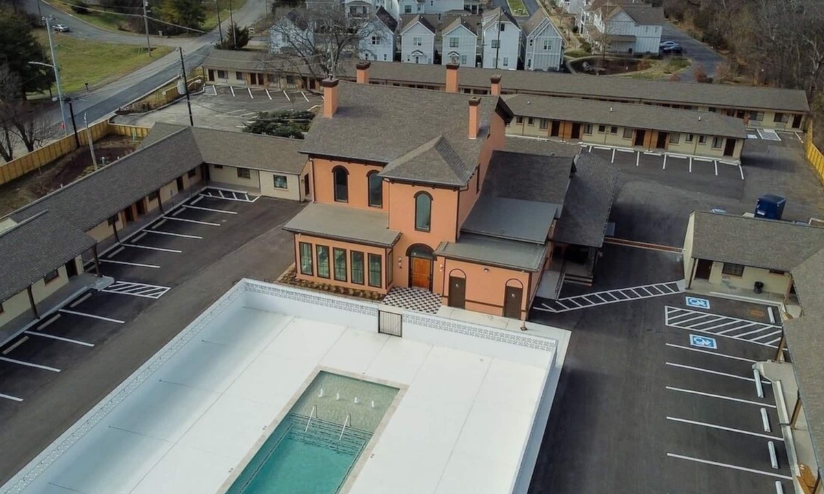 Talbot's Corner Hotel | 4 Welcoming East Nashville Rooms | Pool & Free Parking Onsite | Pets Allowed