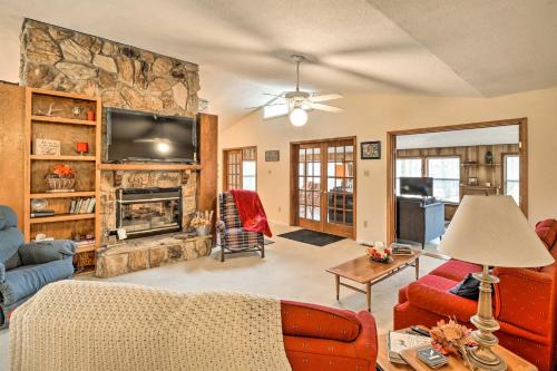 Poplar Bluff House | 40-Acre Poplar Bluff Nature Lovers Paradise!