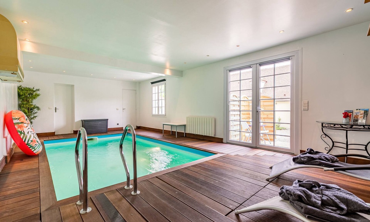 Le Fayel Bed & Breakfast | 40 m2 guest room with private pool