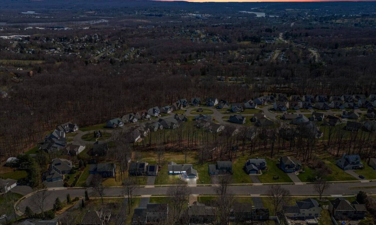 Middletown House | #40 - Spacious, Sleek & Cozy