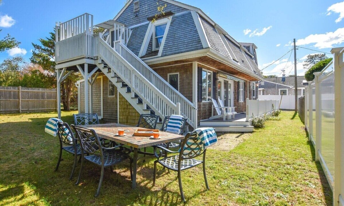 Dennis Port House | 400 Yards to the Beach! Dogs Welcome!