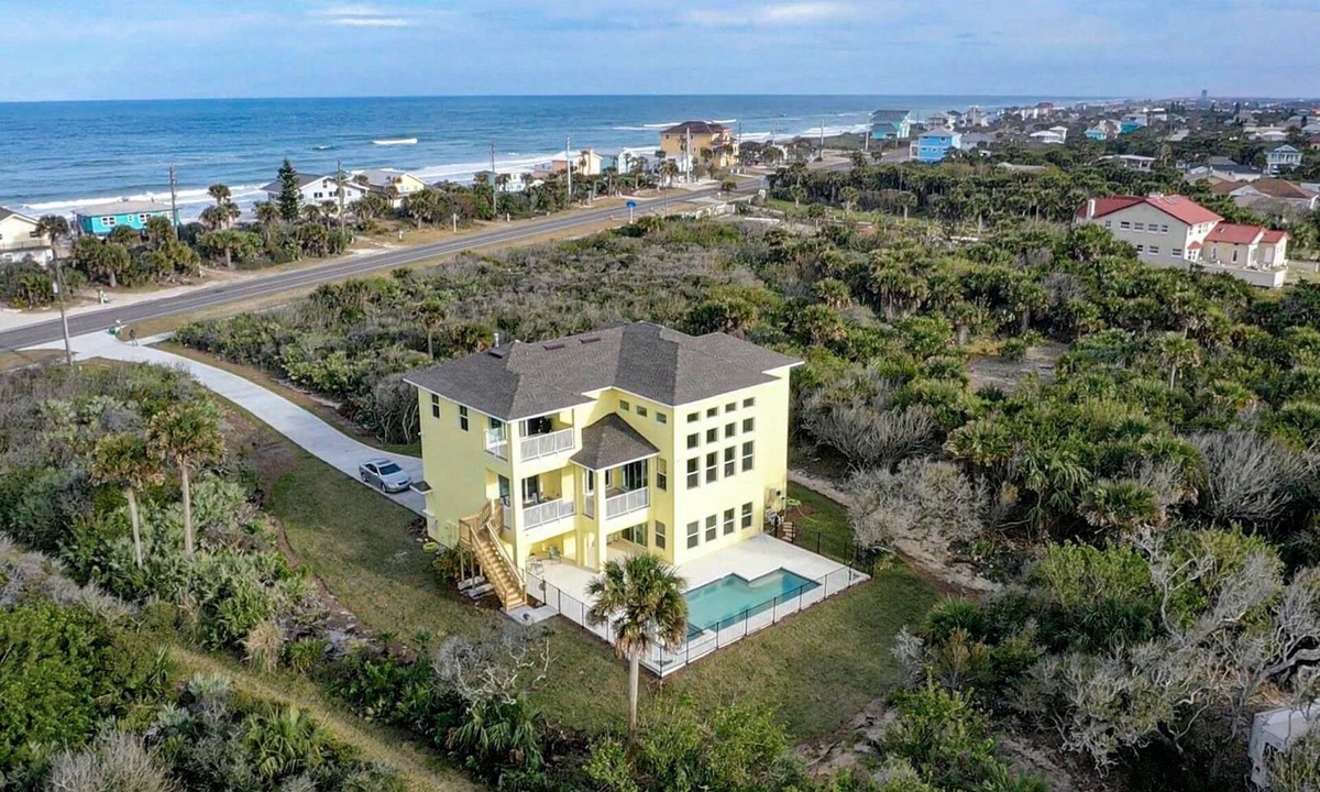 Painters Hill House | 400ft to private beach. Riverfront,dock,pool,kayaks Elevator, 1.6 acres