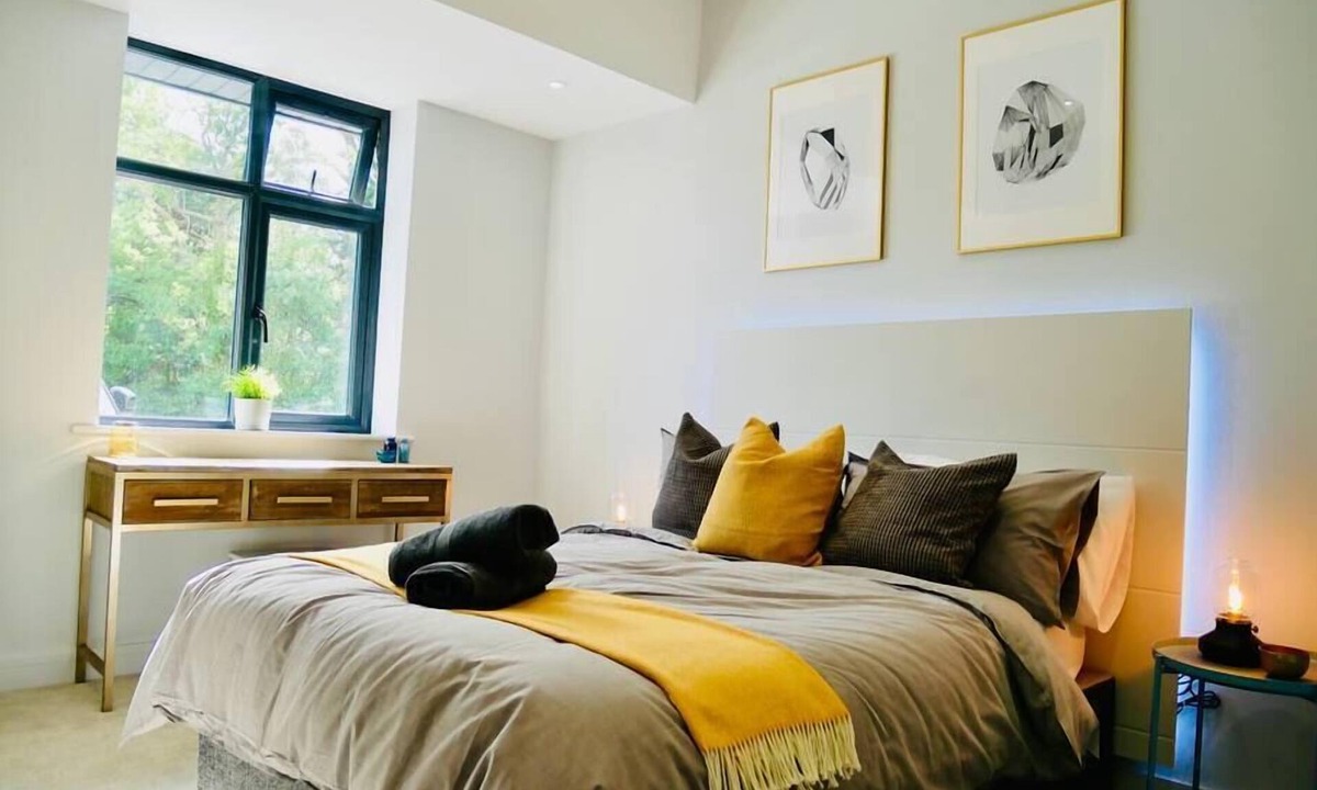 Canford Cliffs Apartment | ⭐ 400m to the BEACH, Parking, WIFI & Netflix