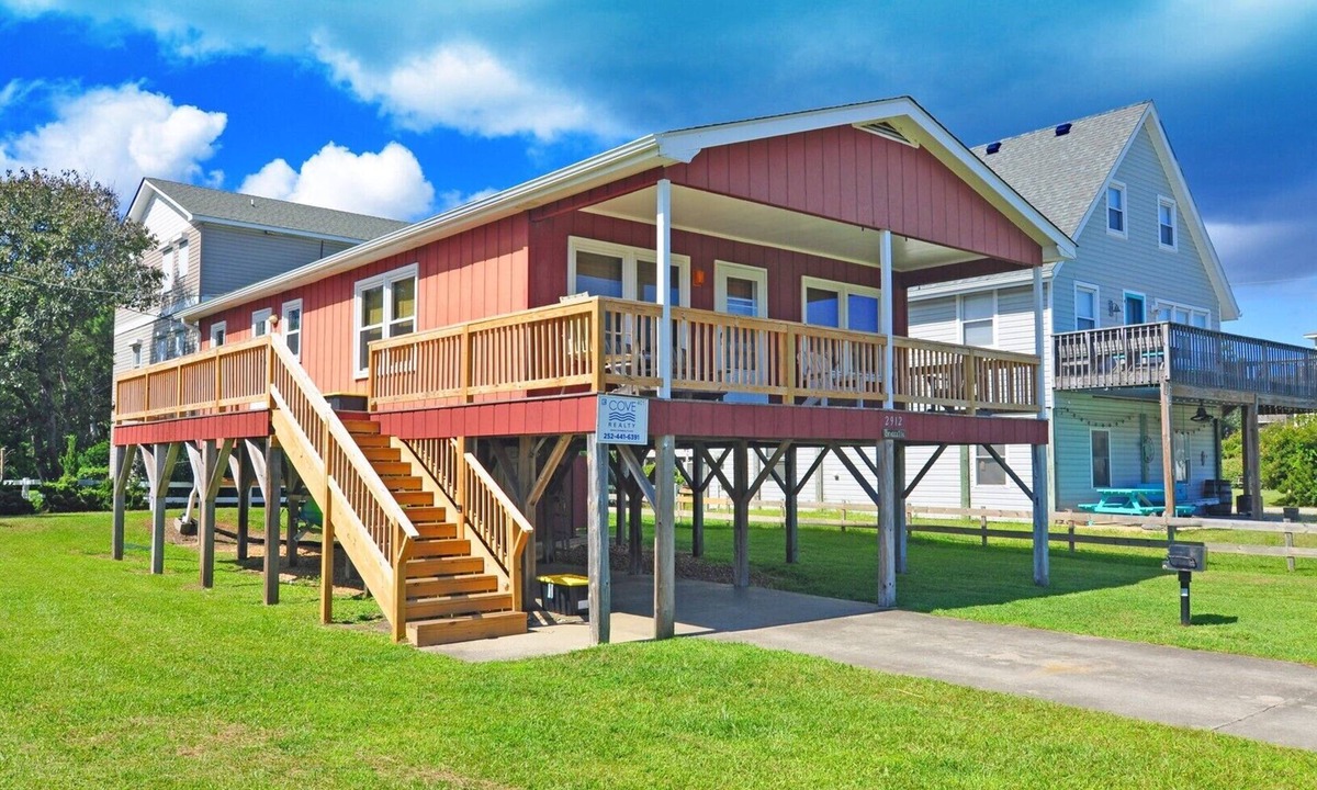 Nags Head House | 401 - Dog-Friendly Rental - minutes to Beach Access, Dowdy Park, and YMCA