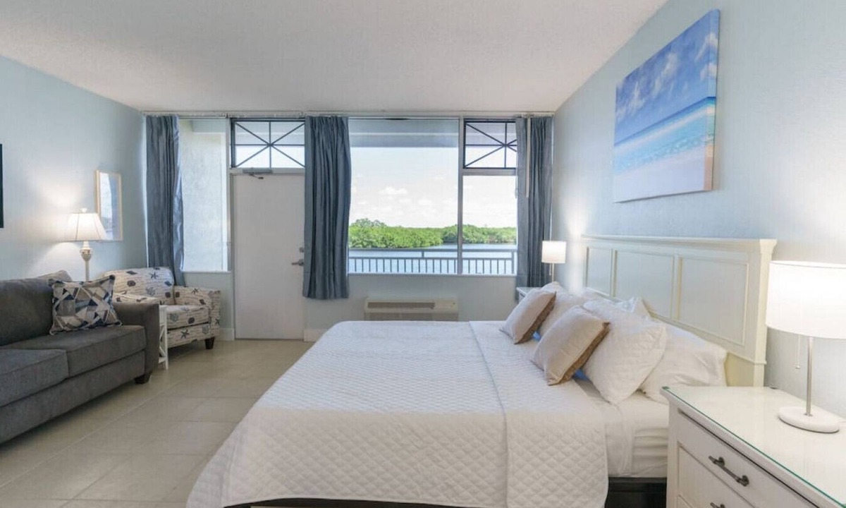 Ruskin Condo | 401 Getaway to a . · U401 Balcony w/River & Sunrise View! Resort Amenities! Free Parking/Wifi