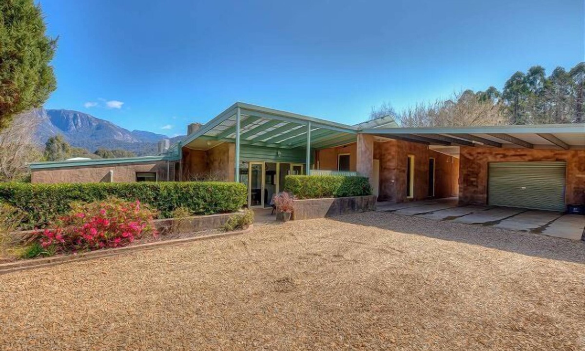 Buckland House | 401Buckland, Buckland