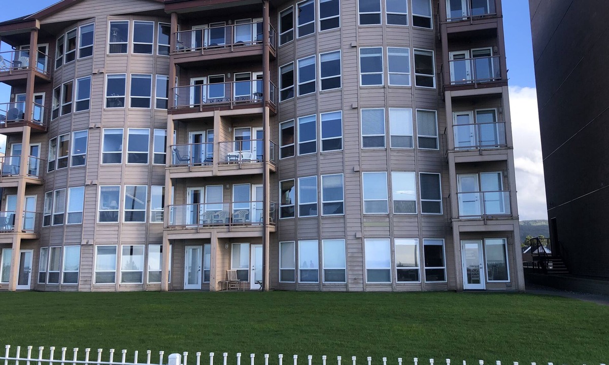 Seaside Condo | #402 - 4th Floor Large Oceanfront Condominium