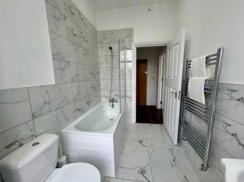 Shadwell Apartment | 402 commercial road