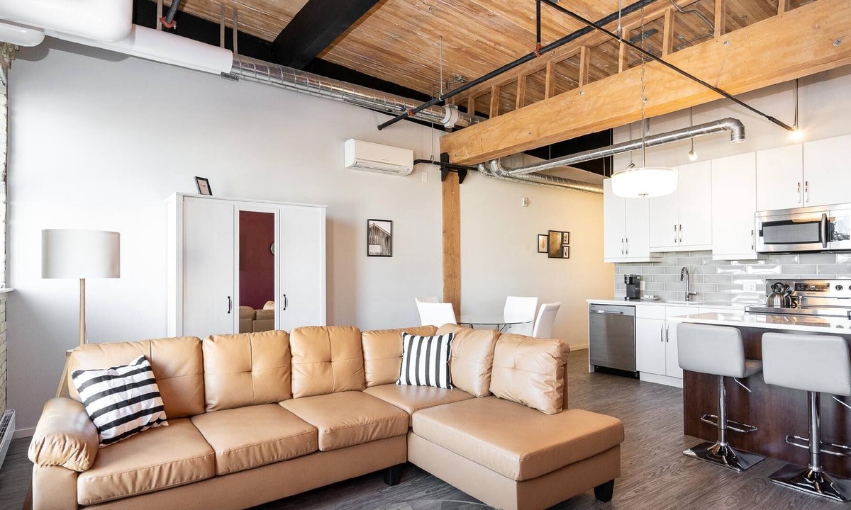 Winnipeg Condo | (403) Exchange District Warm Entire 2 BR 1BATH Loft -Fast WiFi (139)