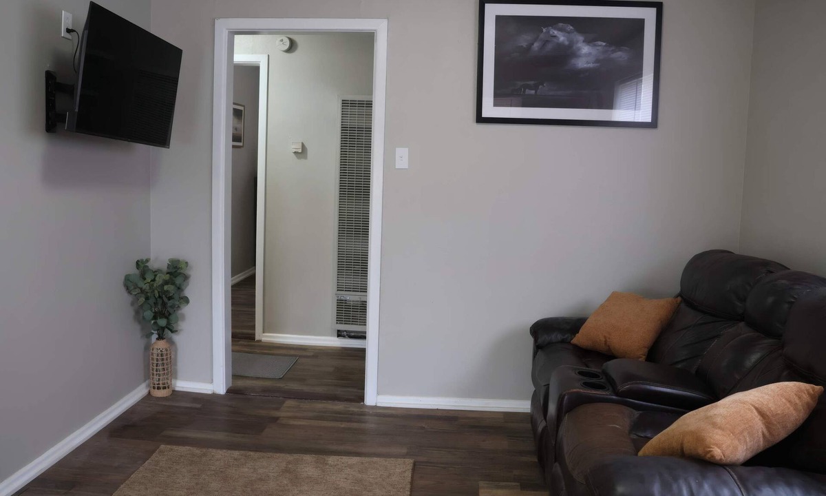 Ralls Apartment | 40m to Digital Galaxy: 2BR w/Kitchen & Laundry