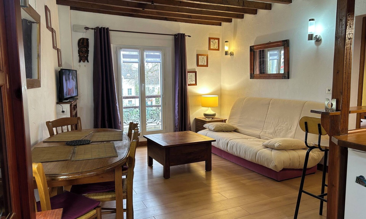 Epernon Apartment | 40m2 apartment facing train station, 40mn from Paris Montparnasse