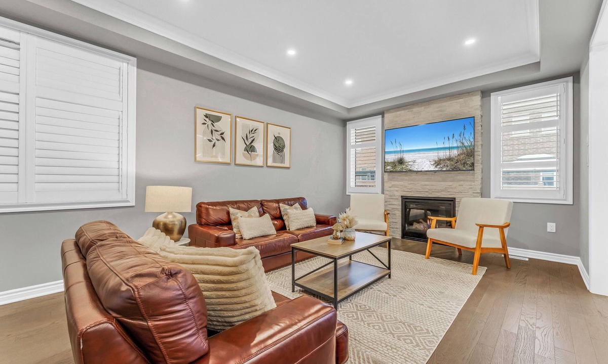 Milton Apartment | 40min DT Toronto | King Bed | 5 Bedrooms