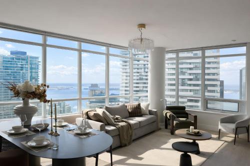 Downtown Toronto Apartment | 40th Fl Designer Lakeview 2BR PATH & Union Access