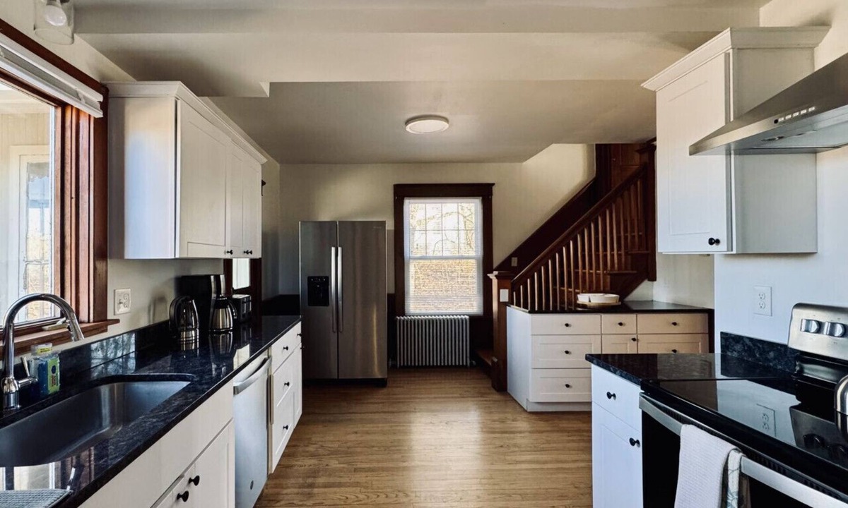 Southington House | #41- Available 12/8! - sleeps 14