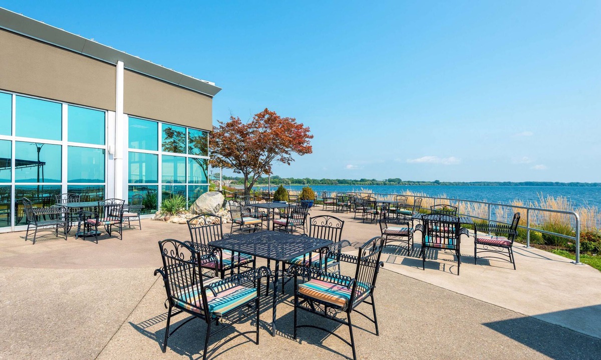 Geneva Hotel | 41 Lakefront Hotel, Trademark Collection By Wyndham