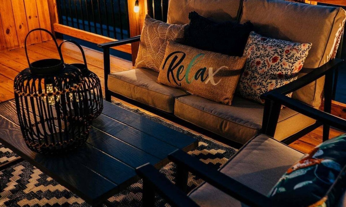 Clarksville Villa | 41 W High St