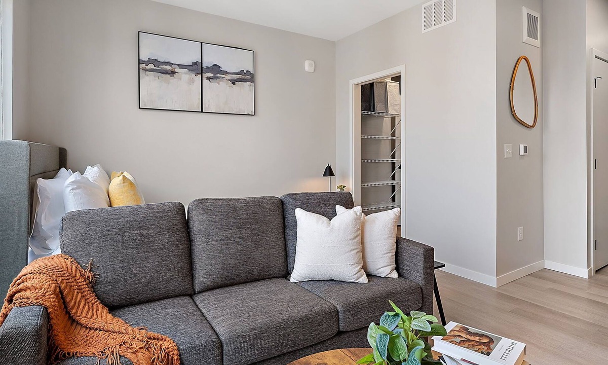 St. Anthony West Apartment | 413 Huck Minneapolis