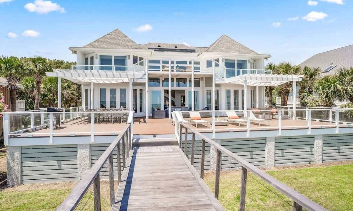 Saint Helena Island House | 416 Tarpon Blvd