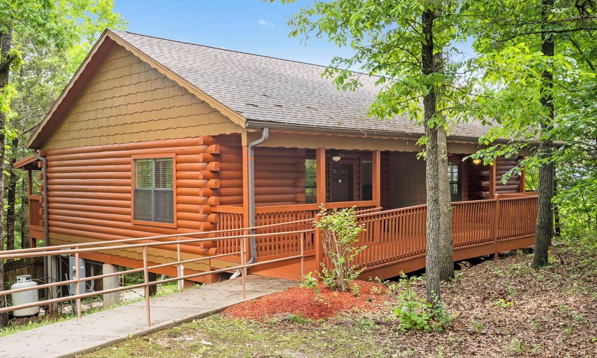 Branson Theater District Cabin | "417 Dirt Road" Cabin for Two - Soaking Tub, Gas Fireplace, Covered Balcony