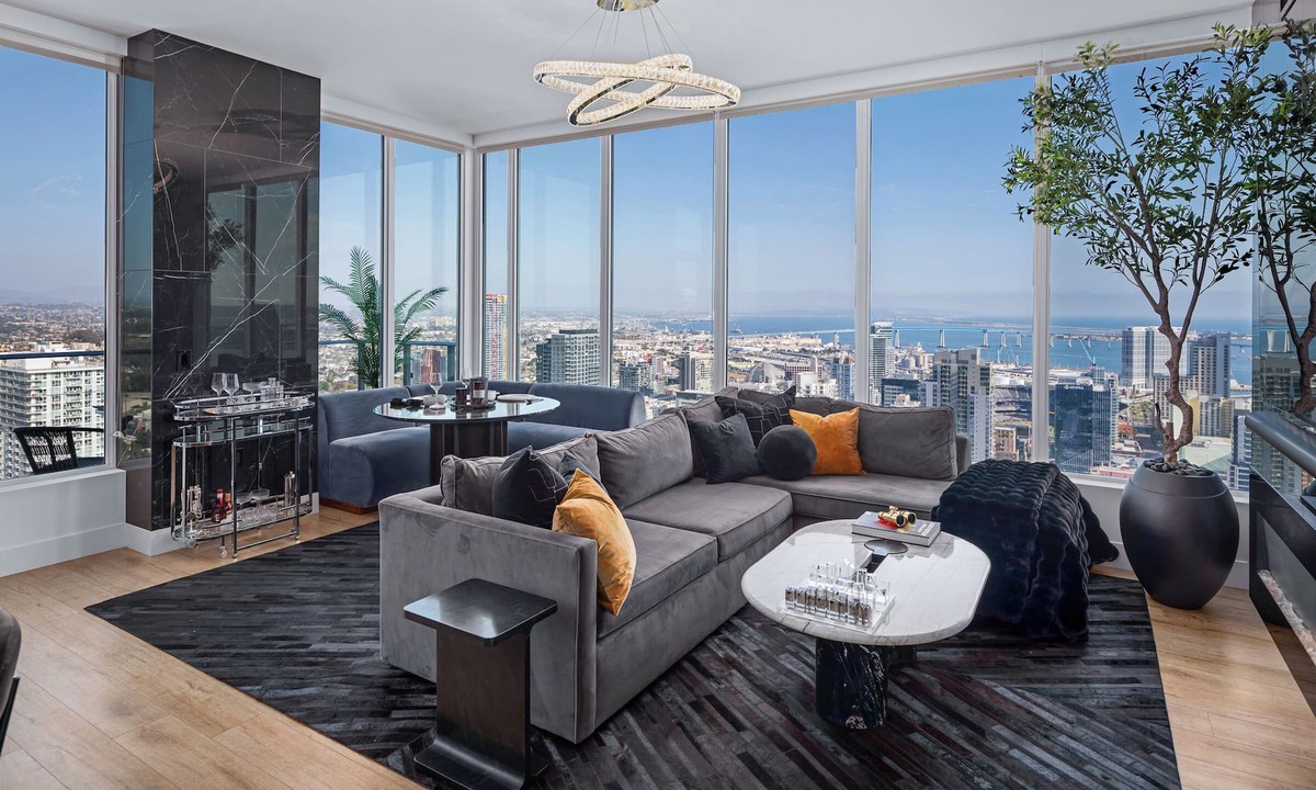 East Village House | 41st Floor! 2BDR w/Luxury Amenities & Balcony | SkyLux Penthouse by AvantStay