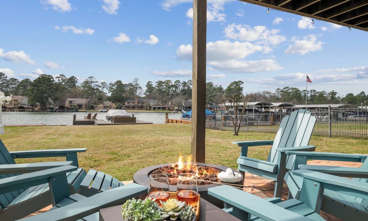 Walden on Lake Conroe House | 42.5+ LAKE HOUSE — Fish & Swim @DOCK; LakeMat; Kayak; PaddleBoard; King & Queen