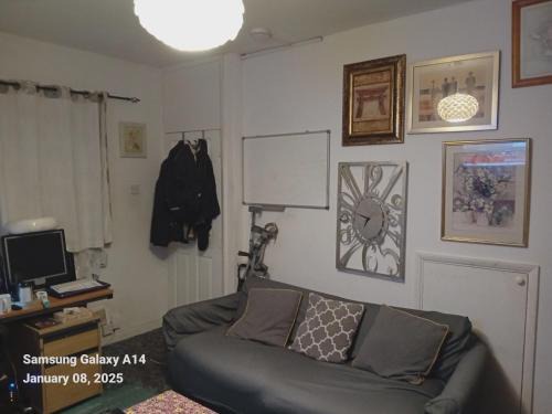 Middle Park and Sutcliffe House | 42 Churchbury Rd, Room 3