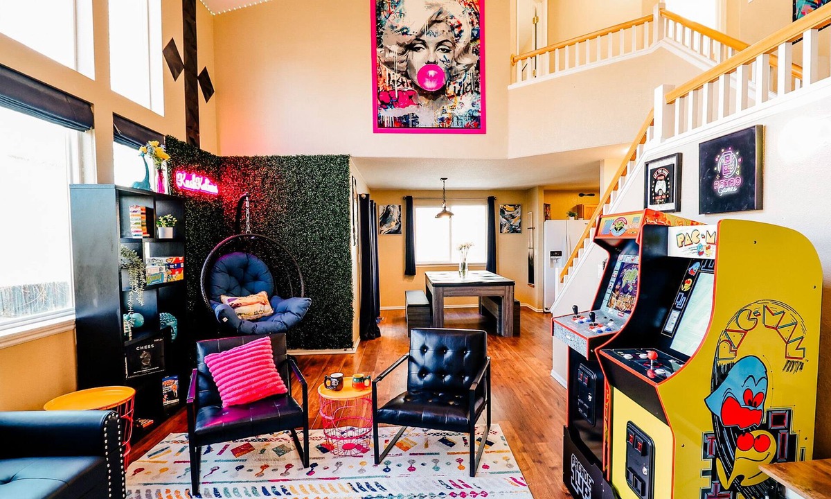 Northglenn House | 420Friendly HotTub Theater Pooltable Jacuzzi Tub