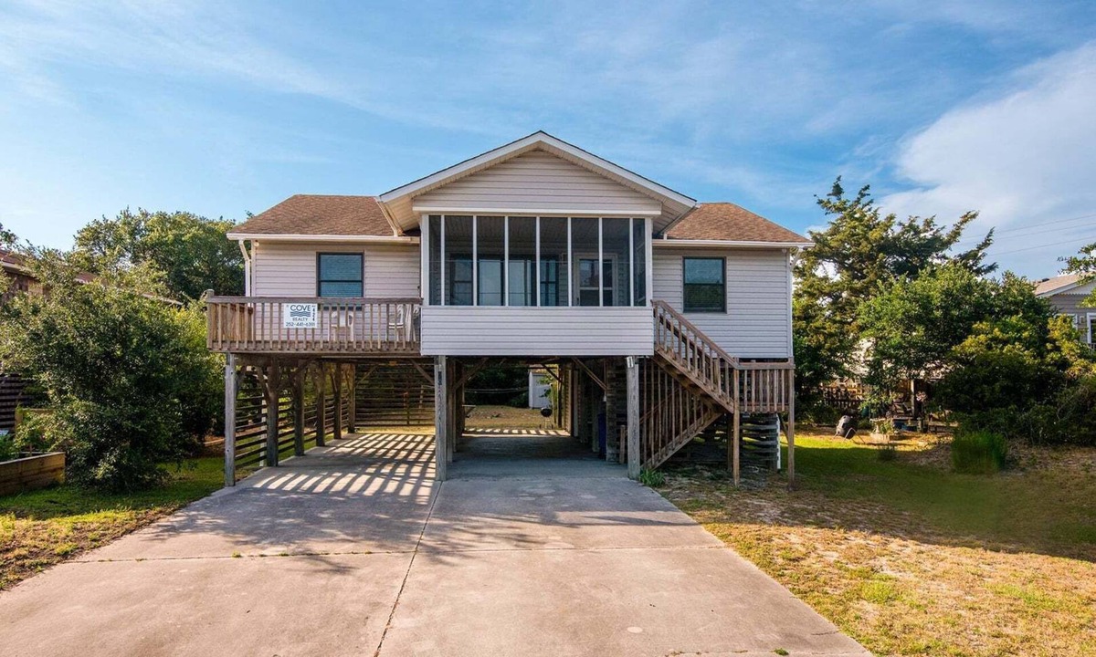 Nags Head House | 424 Community Pool, Elevator, & Screened-In Deck