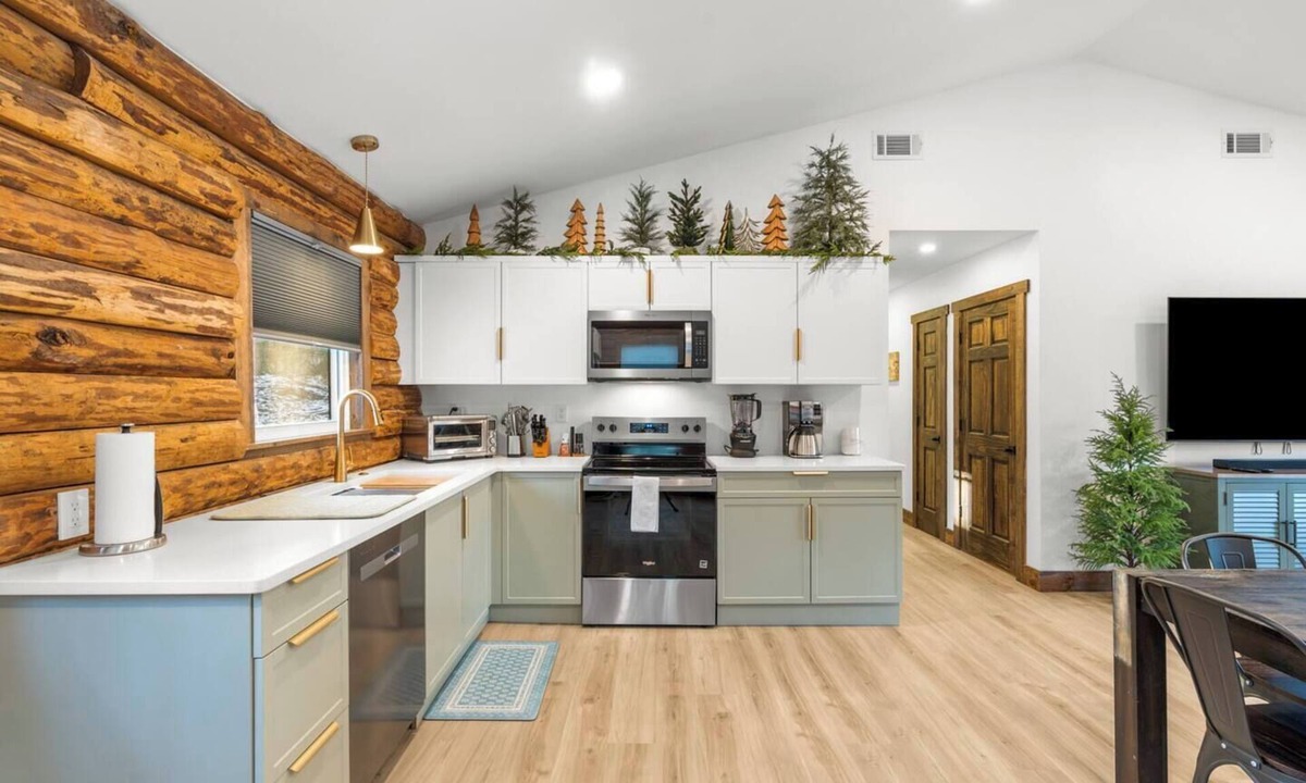 Cheshire Cabin | #43- Modern Luxury Log Cabin Retreat | Fire Pit