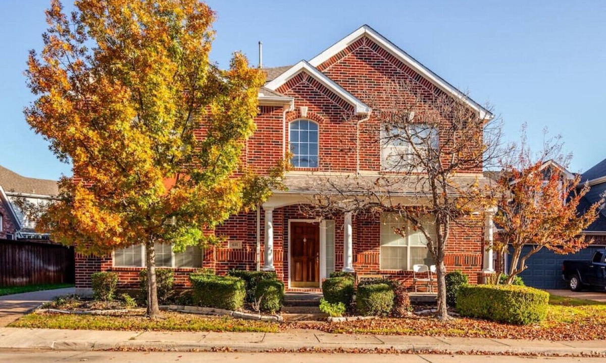 Valley Ranch House | 431 Southridge Way · Blissful 4 Bedroom Home with Jacuzzi Tub