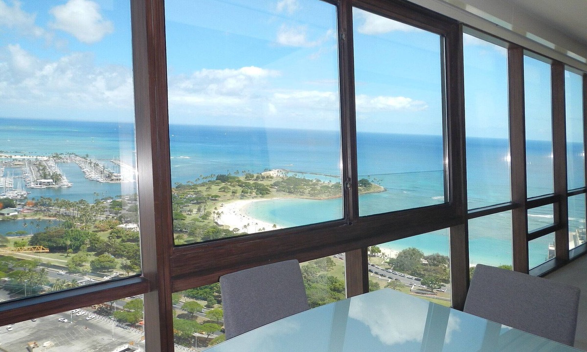 Ala Moana Condo | 44th Floor-Ala Moana-Ocean/Diamond Head Views