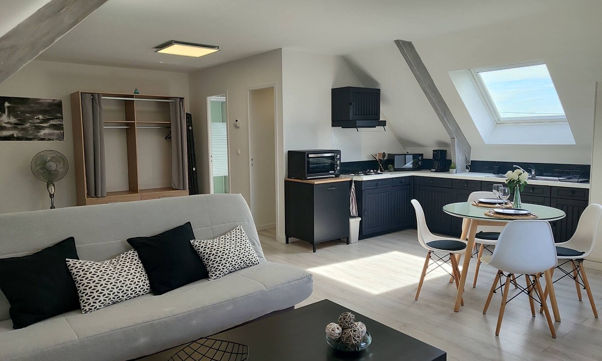 Colombelles Apartment | 45 m² studio in private home with independent access and private parking