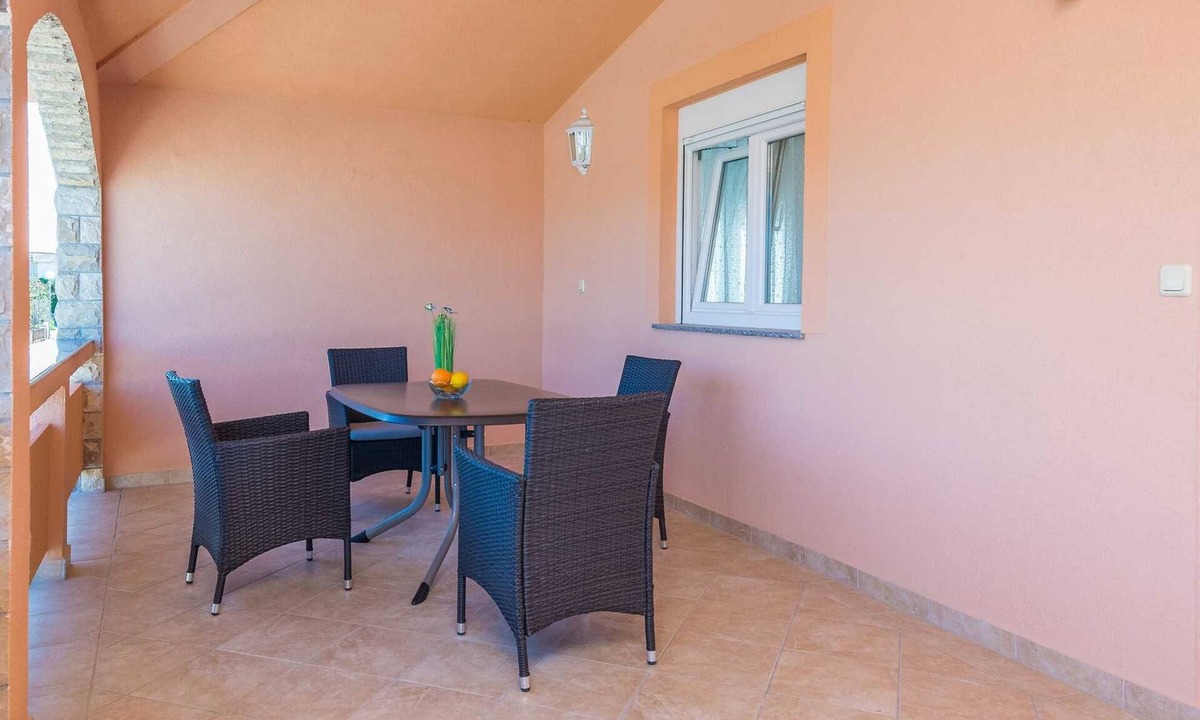 Vir Apartment | 450 m from beach | apartment for 2-4 persons | in a quiet area