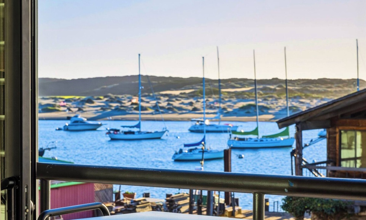 Morro Bay Hotel | 456 Embarcadero Inn & Suites