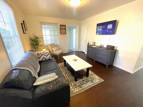 New Castle House | 465 Gene Reed Rd