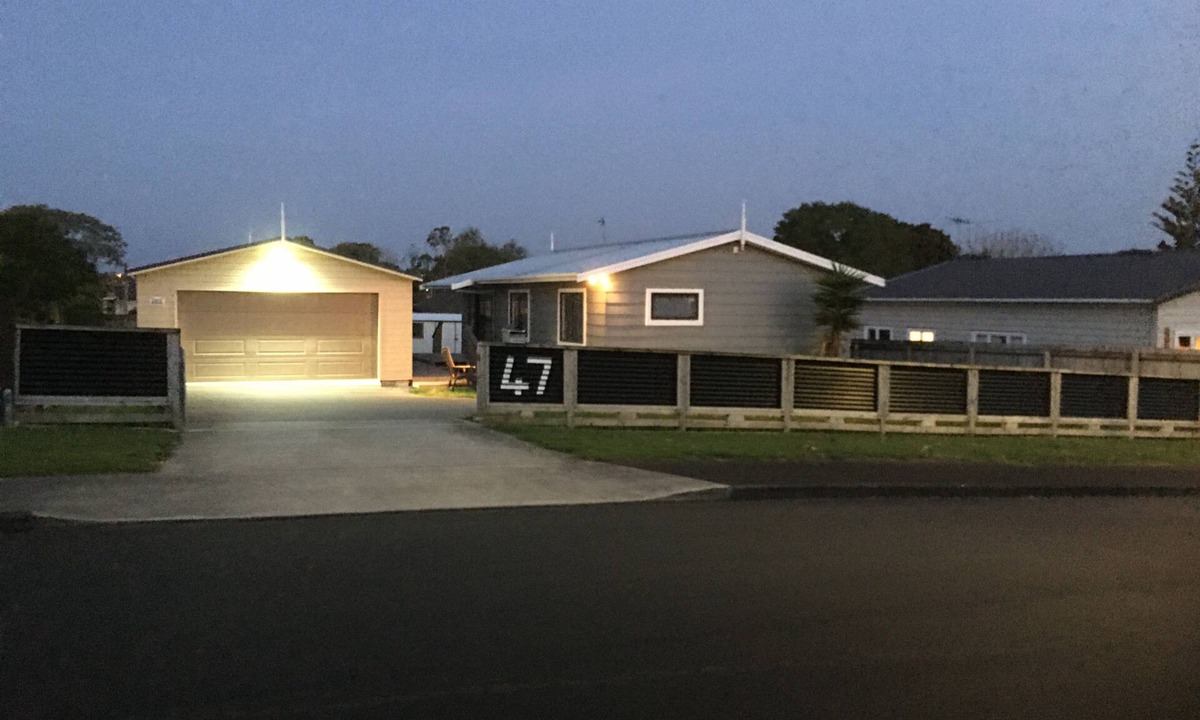 Pukekohe House | 47 Hooper Ave Pukekohe, SLEEPS 13