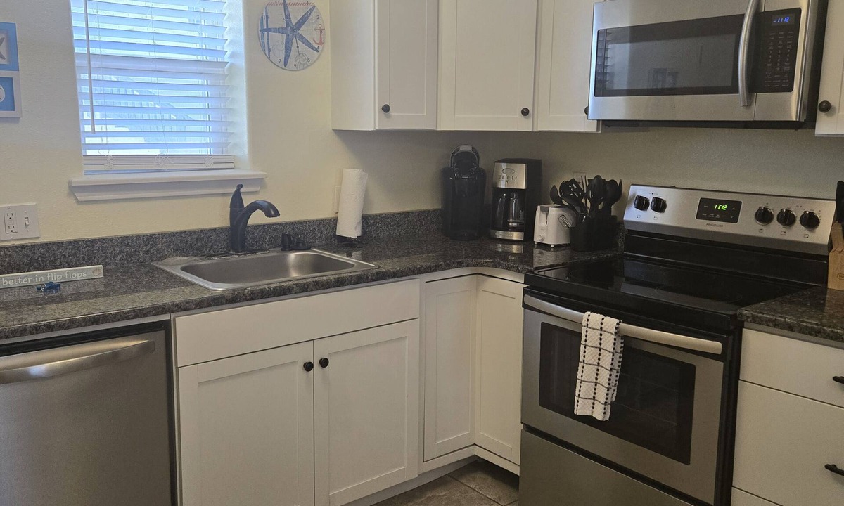 Port Aransas Apartment | #48 Beach access, large pool! Fish house