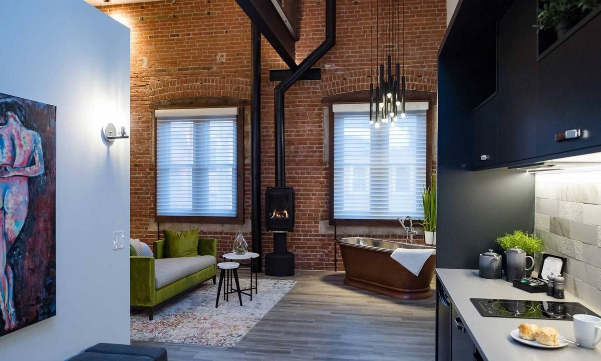 Brockville Hotel | 48 King West Boutique Hotel
