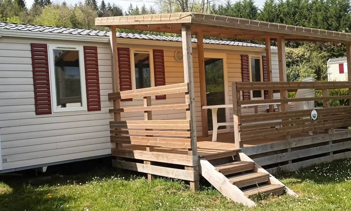 Miribel-les-Echelles House | 48. Mobile home 32m² TV "Génépi" 8 persons