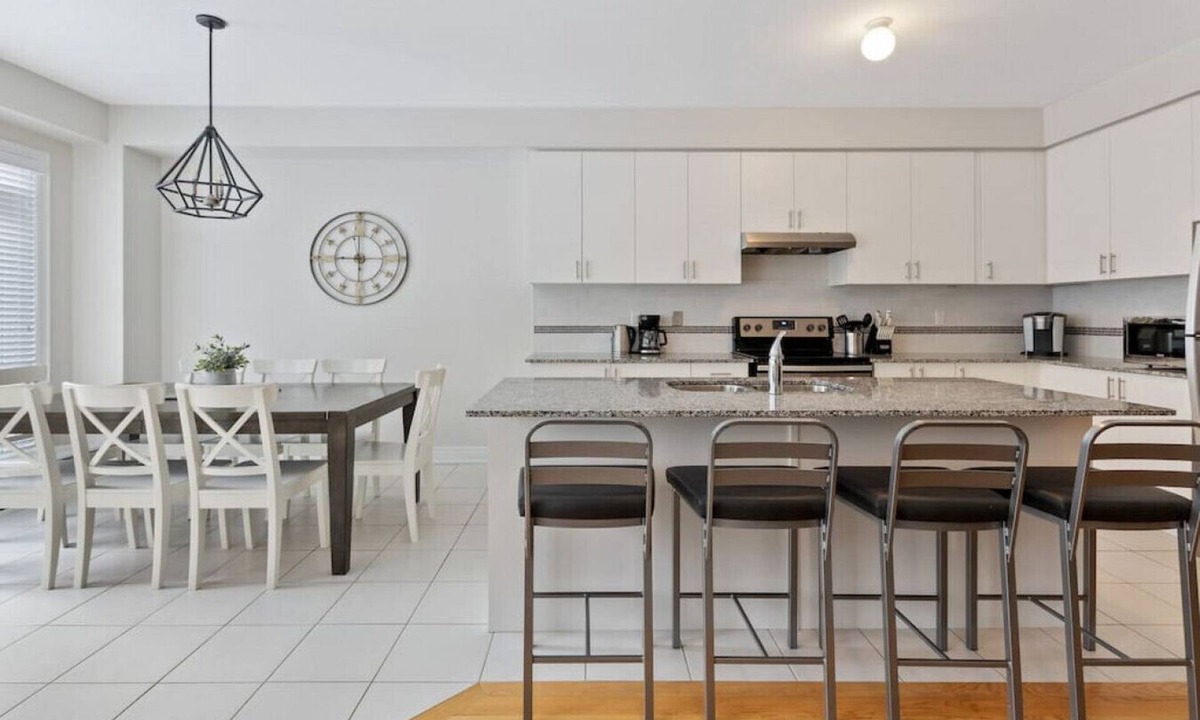 The Blue Mountains House | 48 Snowbridge: Free Shuttle to BM Village