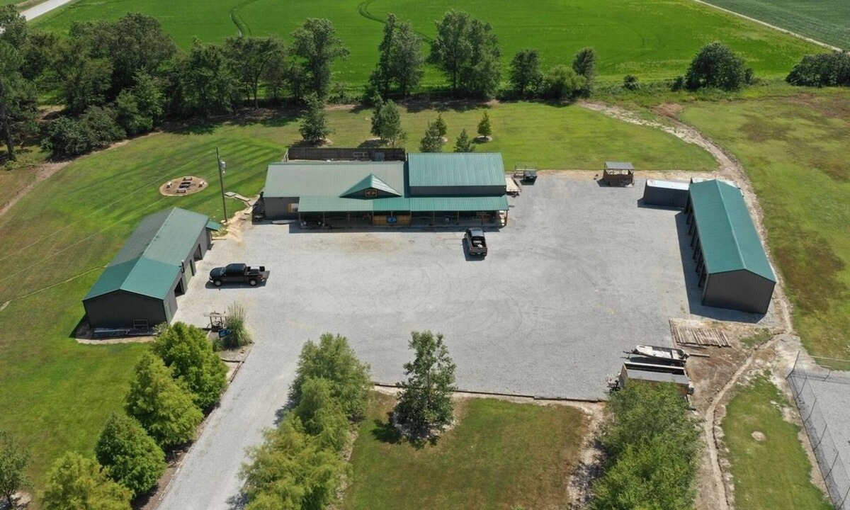 Weiner Cabin | 4800 sq ft Lodge that can accommodate up to 23 guests!