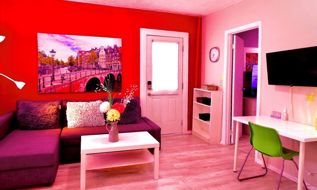 Walkerville Condo | 482# Two-bedroom apartment near the border tunnel