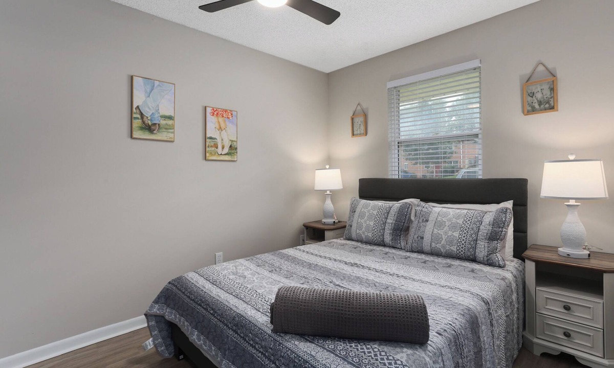 Riverside Apartment | 4865 two bedrooms/15 min from MCI/downtown KC