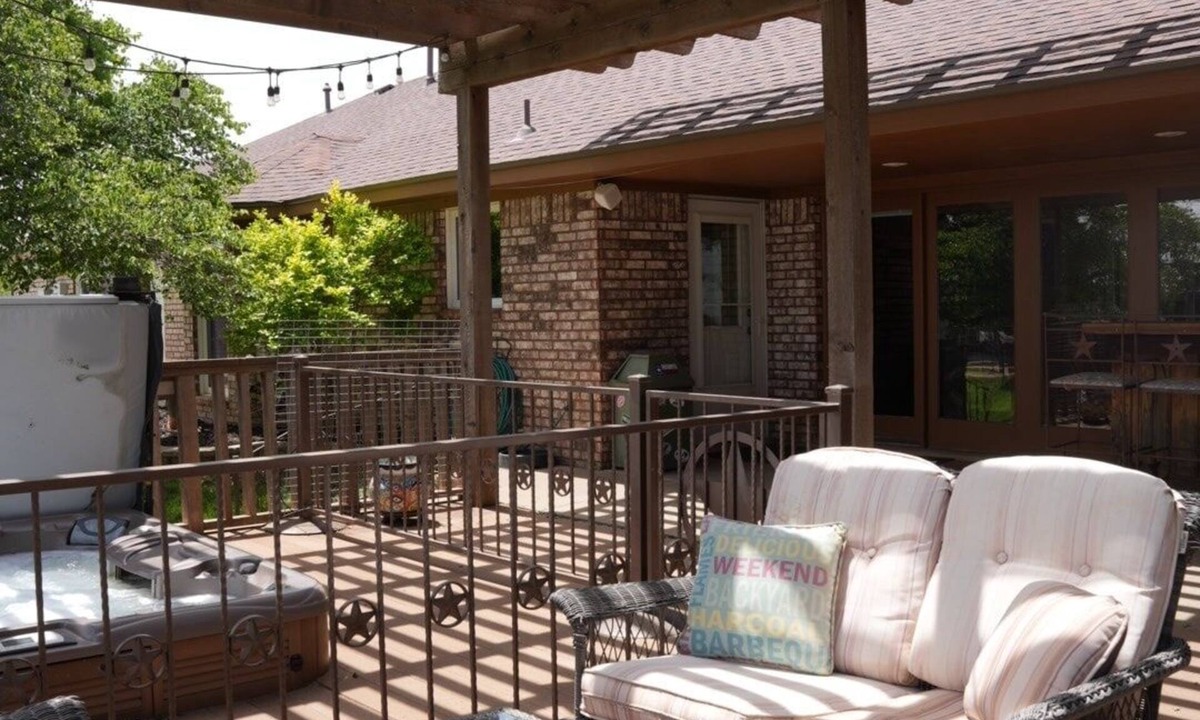 Amarillo House | 4BD, 3bath, W/Hot Tub, RV Hook-Up